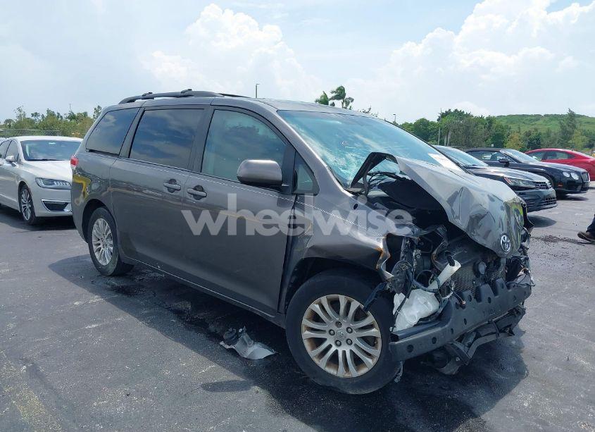 2012 Toyota Sienna XLE V6 8 PASSENGER (VIN 5TDYK3DC5CS244182) main photo