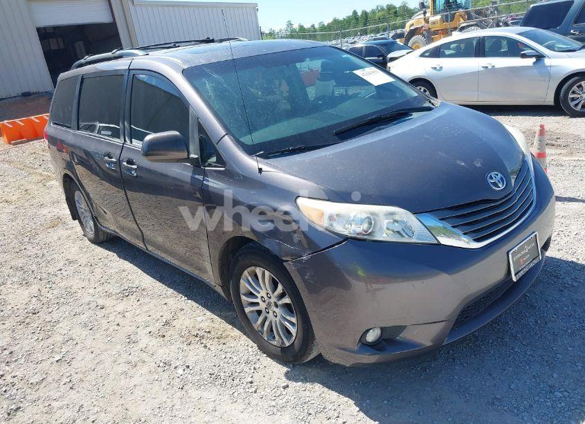 2012 Toyota Sienna XLE V6 8 PASSENGER (VIN 5TDYK3DC5CS259216) main photo