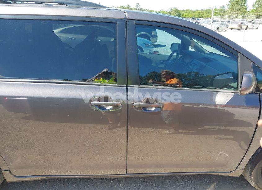 Photo 13 of 2012 Toyota Sienna XLE V6 8 PASSENGER (VIN 5TDYK3DC5CS259216)