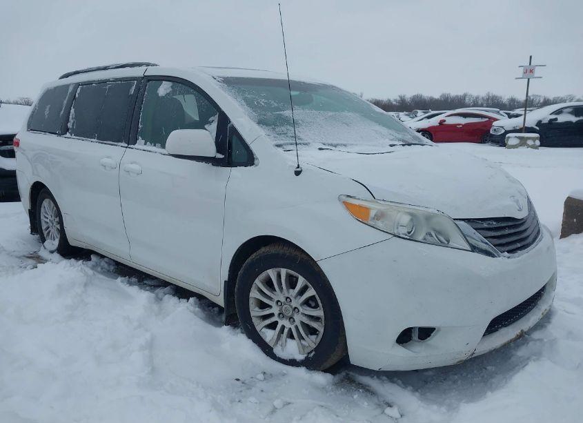 2012 Toyota Sienna XLE V6 8 PASSENGER (VIN 5TDYK3DC5CS267459) main photo