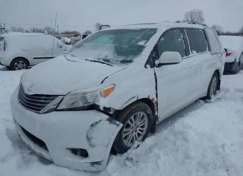 Photo 2 of 2012 Toyota Sienna XLE V6 8 PASSENGER (VIN 5TDYK3DC5CS267459)