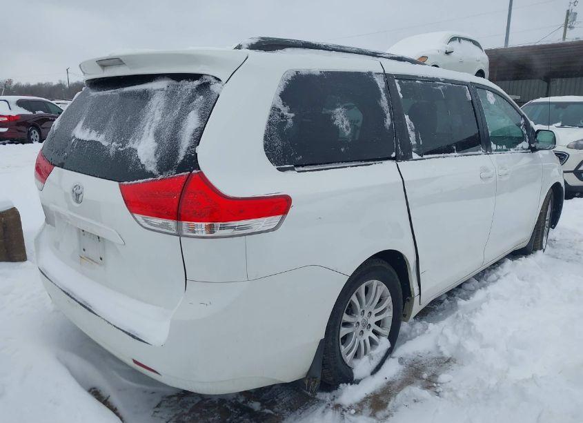 Photo 4 of 2012 Toyota Sienna XLE V6 8 PASSENGER (VIN 5TDYK3DC5CS267459)