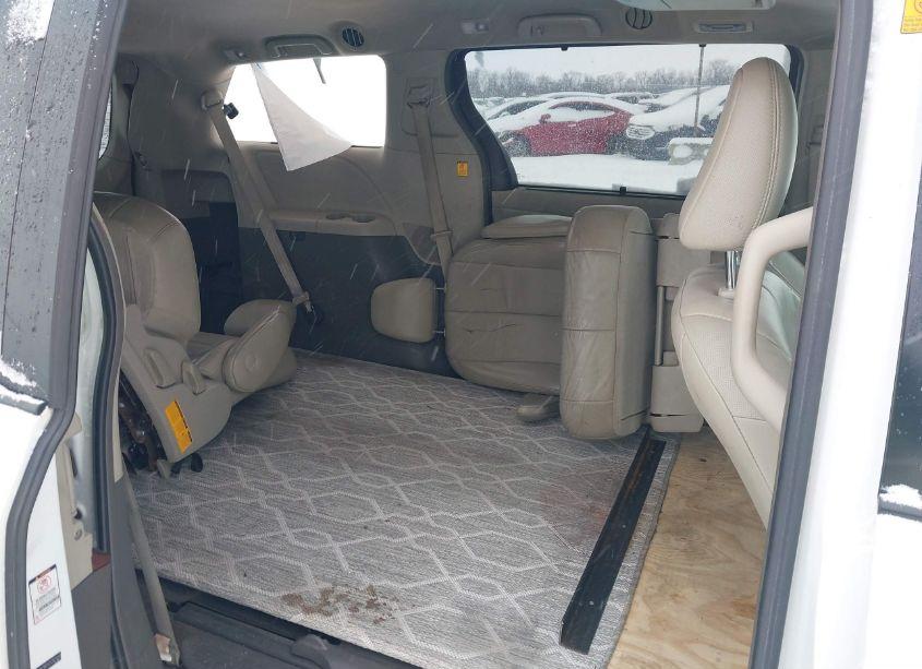 Photo 8 of 2012 Toyota Sienna XLE V6 8 PASSENGER (VIN 5TDYK3DC5CS267459)