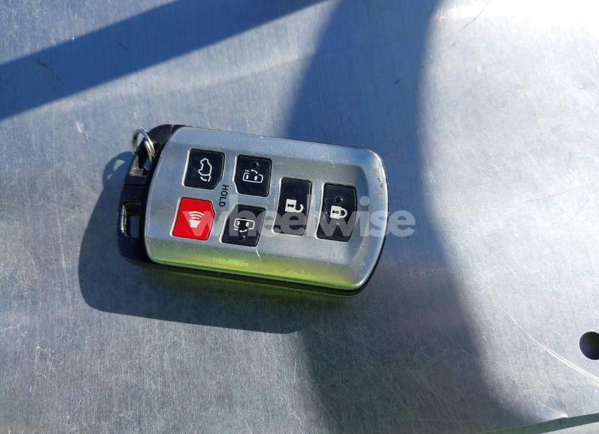 Photo 11 of 2012 Toyota Sienna XLE/LIMITED (VIN 5TDYK3DC5CS268322)