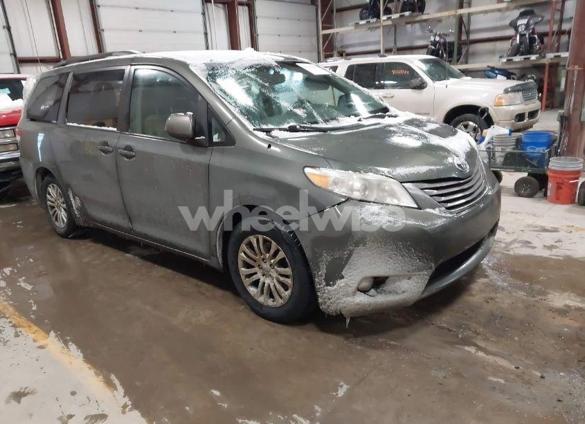 2013 Toyota Sienna XLE V6 8 PASSENGER (VIN 5TDYK3DC5DS307590) main photo