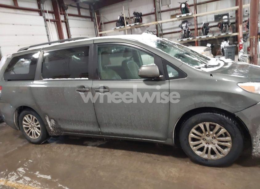 Photo 13 of 2013 Toyota Sienna XLE V6 8 PASSENGER (VIN 5TDYK3DC5DS307590)