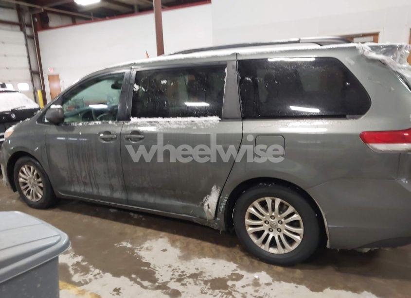 Photo 14 of 2013 Toyota Sienna XLE V6 8 PASSENGER (VIN 5TDYK3DC5DS307590)