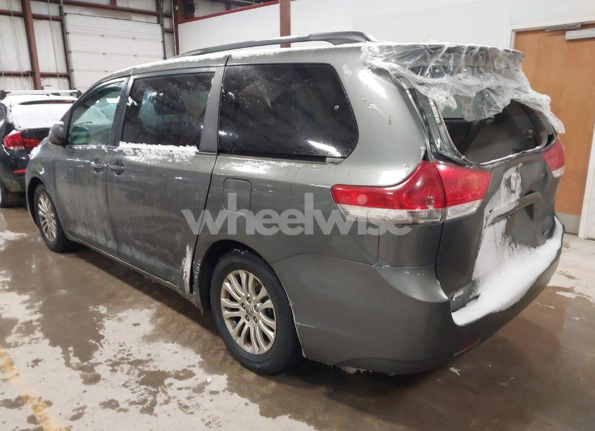 Photo 3 of 2013 Toyota Sienna XLE V6 8 PASSENGER (VIN 5TDYK3DC5DS307590)