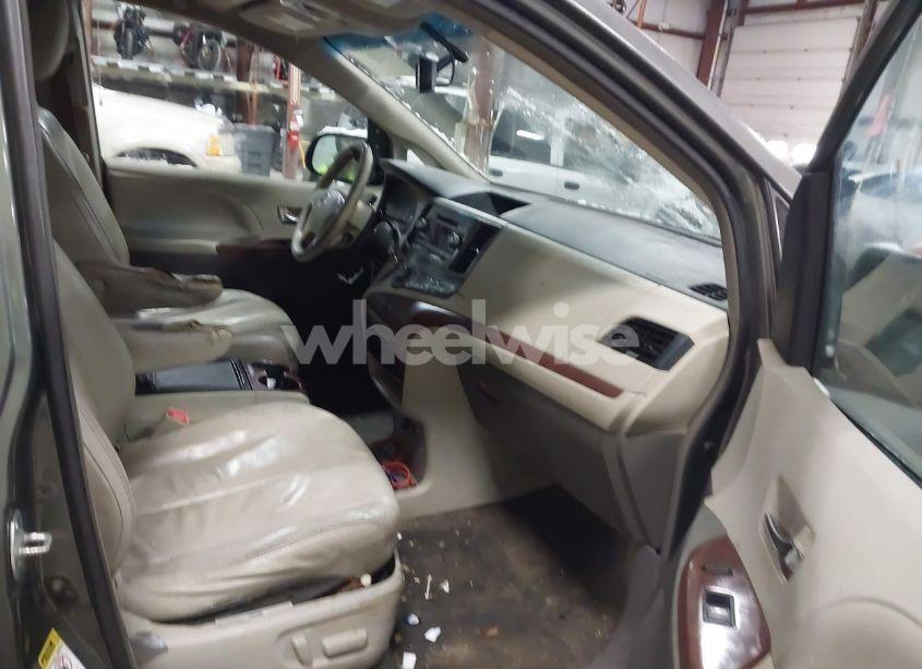 Photo 5 of 2013 Toyota Sienna XLE V6 8 PASSENGER (VIN 5TDYK3DC5DS307590)