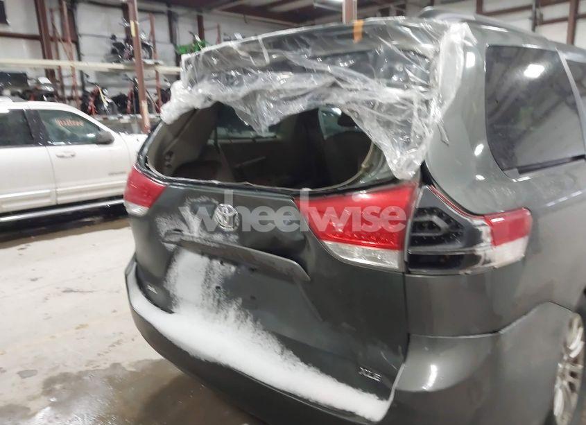 Photo 6 of 2013 Toyota Sienna XLE V6 8 PASSENGER (VIN 5TDYK3DC5DS307590)