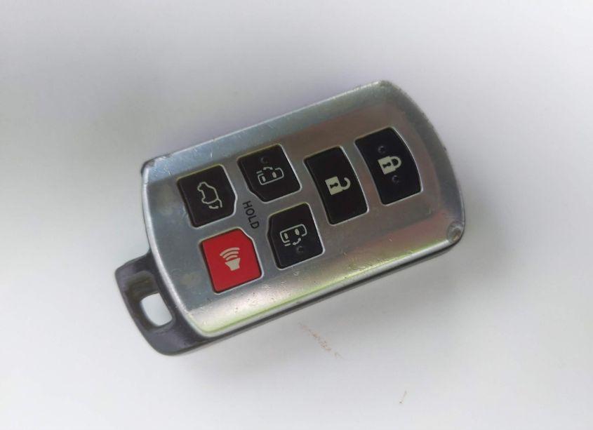 Photo 11 of 2013 Toyota Sienna XLE/LIMITED (VIN 5TDYK3DC5DS347040)