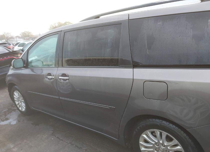 Photo 15 of 2013 Toyota Sienna XLE/LIMITED (VIN 5TDYK3DC5DS347040)