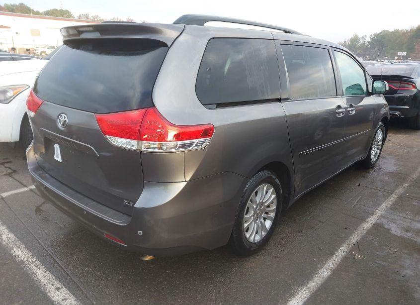 Photo 4 of 2013 Toyota Sienna XLE/LIMITED (VIN 5TDYK3DC5DS347040)