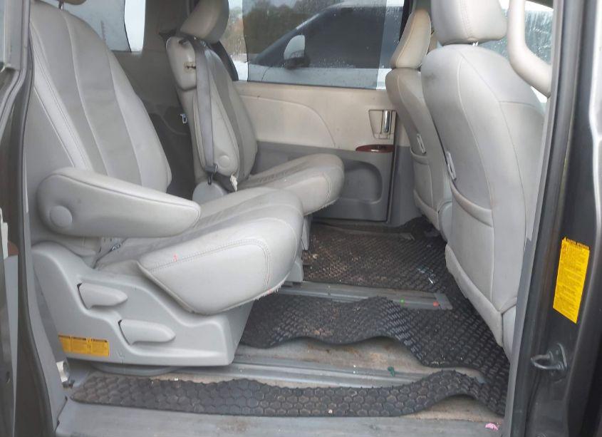 Photo 8 of 2013 Toyota Sienna XLE/LIMITED (VIN 5TDYK3DC5DS347040)