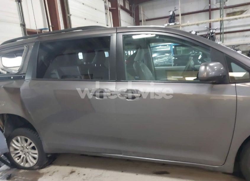 Photo 13 of 2013 Toyota Sienna XLE V6 8 PASSENGER (VIN 5TDYK3DC5DS355798)