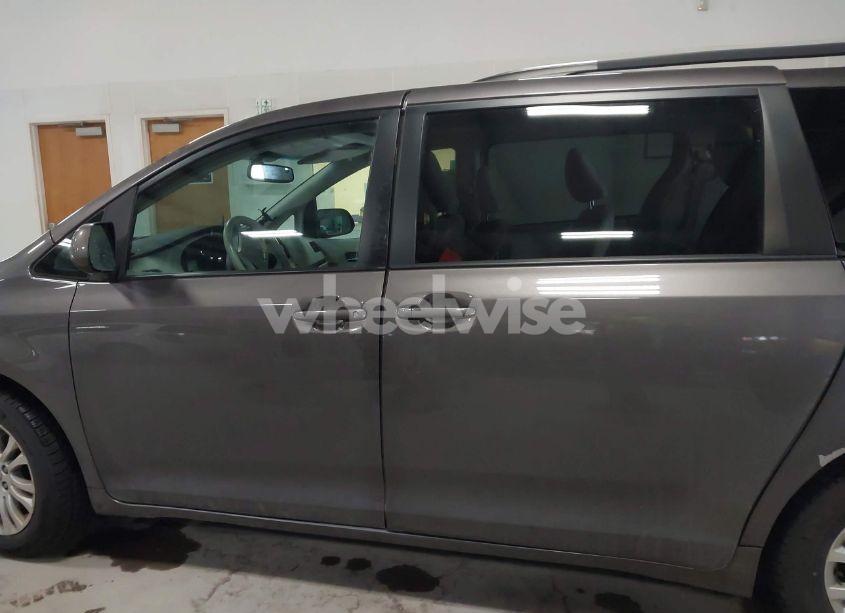 Photo 14 of 2013 Toyota Sienna XLE V6 8 PASSENGER (VIN 5TDYK3DC5DS355798)