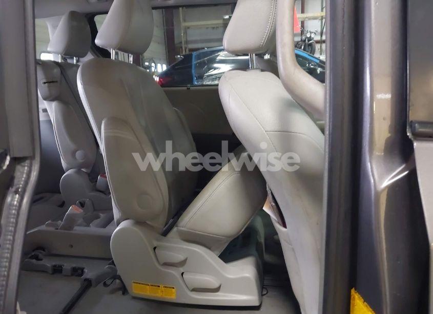 Photo 8 of 2013 Toyota Sienna XLE V6 8 PASSENGER (VIN 5TDYK3DC5DS355798)