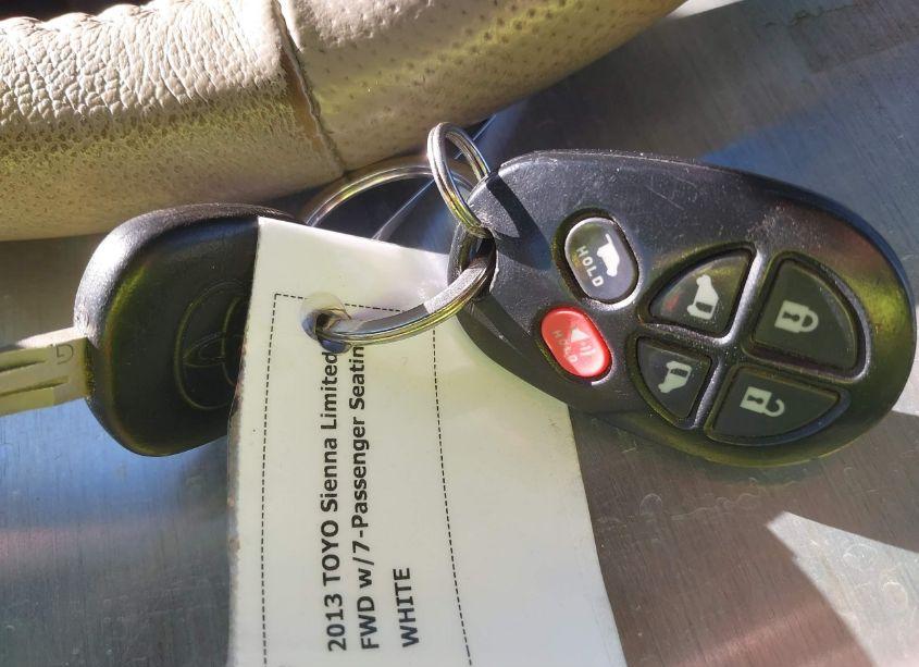 Photo 11 of 2013 Toyota Sienna XLE V6 8 PASSENGER (VIN 5TDYK3DC5DS380183)