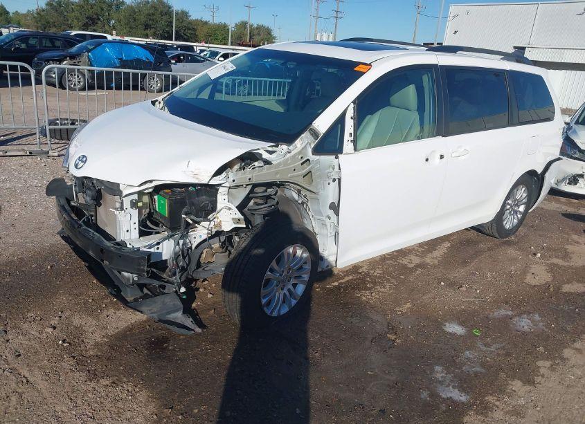 Photo 2 of 2013 Toyota Sienna XLE V6 8 PASSENGER (VIN 5TDYK3DC5DS380183)