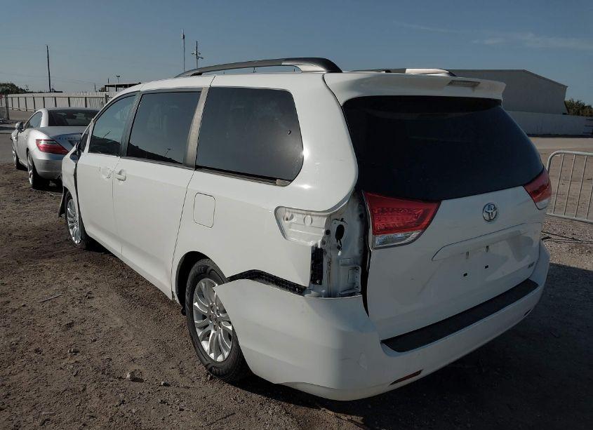 Photo 3 of 2013 Toyota Sienna XLE V6 8 PASSENGER (VIN 5TDYK3DC5DS380183)