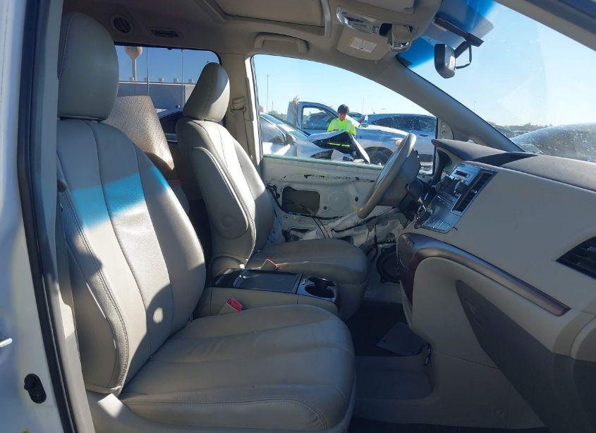 Photo 5 of 2013 Toyota Sienna XLE V6 8 PASSENGER (VIN 5TDYK3DC5DS380183)