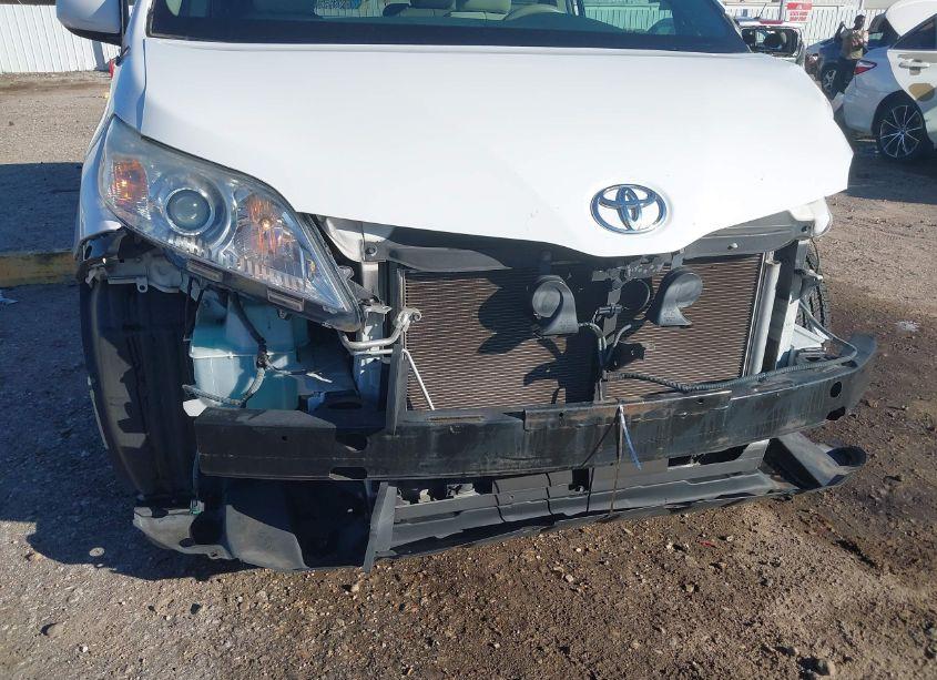 Photo 6 of 2013 Toyota Sienna XLE V6 8 PASSENGER (VIN 5TDYK3DC5DS380183)