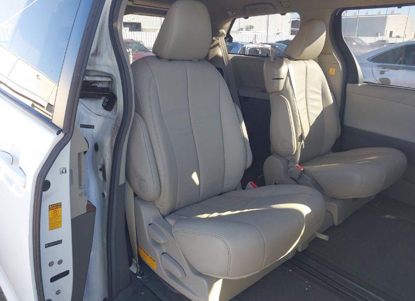 Photo 8 of 2013 Toyota Sienna XLE V6 8 PASSENGER (VIN 5TDYK3DC5DS380183)