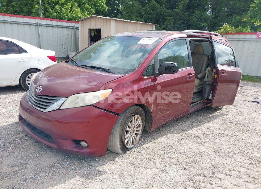 Photo 2 of 2013 Toyota Sienna XLE V6 8 PASSENGER (VIN 5TDYK3DC5DS380894)