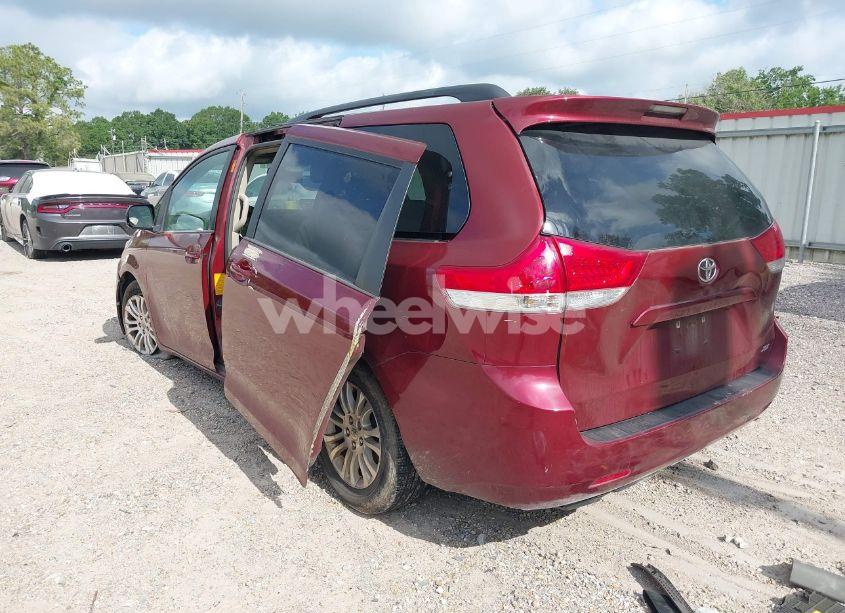 Photo 3 of 2013 Toyota Sienna XLE V6 8 PASSENGER (VIN 5TDYK3DC5DS380894)