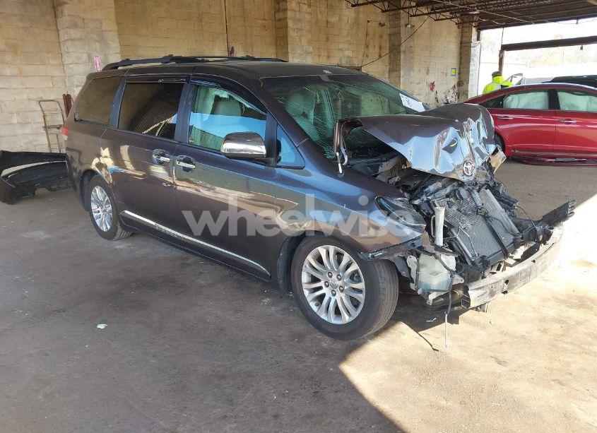 2014 Toyota Sienna XLE V6 8 PASSENGER (VIN 5TDYK3DC5ES433949) main photo