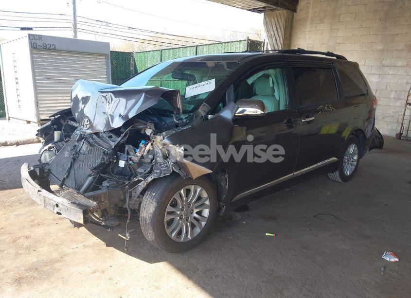 Photo 2 of 2014 Toyota Sienna XLE V6 8 PASSENGER (VIN 5TDYK3DC5ES433949)