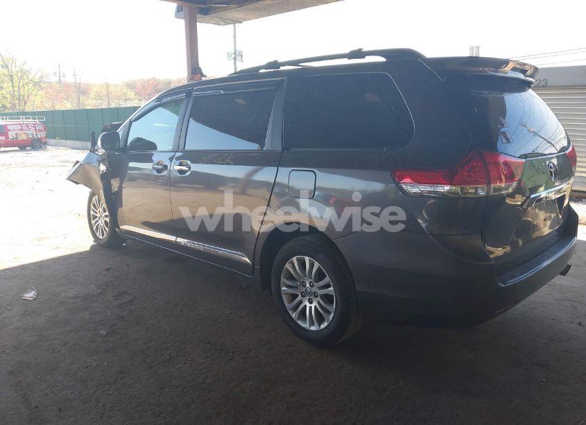 Photo 3 of 2014 Toyota Sienna XLE V6 8 PASSENGER (VIN 5TDYK3DC5ES433949)