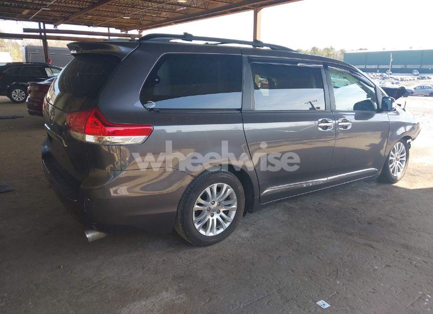 Photo 4 of 2014 Toyota Sienna XLE V6 8 PASSENGER (VIN 5TDYK3DC5ES433949)