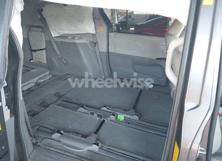 Photo 8 of 2014 Toyota Sienna XLE V6 8 PASSENGER (VIN 5TDYK3DC5ES433949)