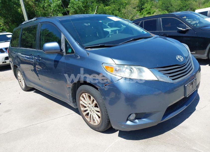 2014 Toyota Sienna XLE V6 8 PASSENGER (VIN 5TDYK3DC5ES481399) main photo
