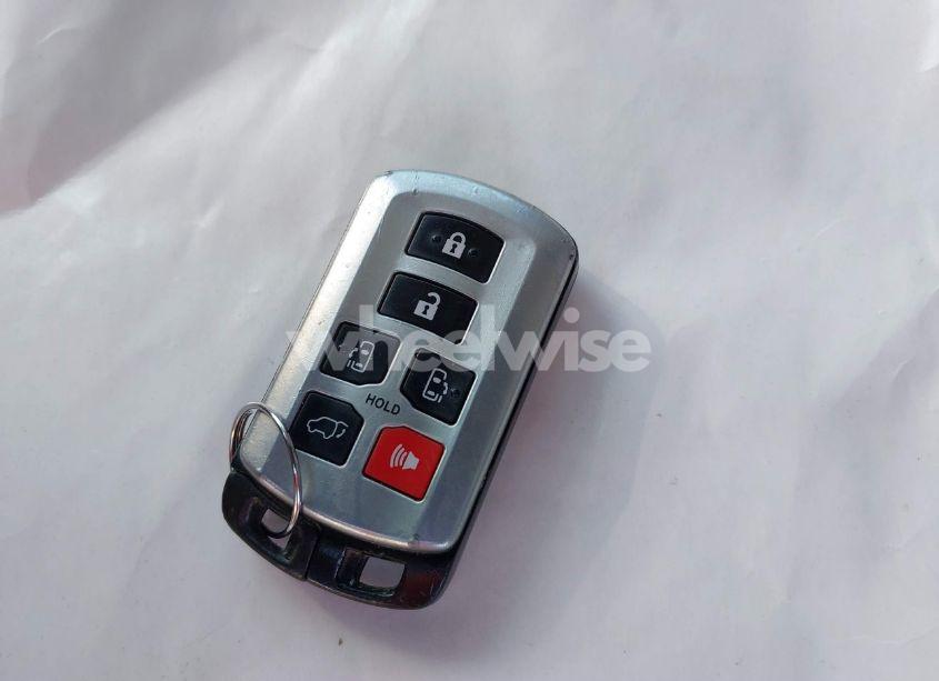 Photo 11 of 2014 Toyota Sienna XLE V6 8 PASSENGER (VIN 5TDYK3DC5ES481399)