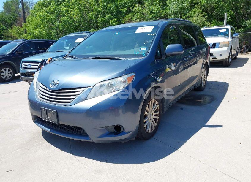 Photo 2 of 2014 Toyota Sienna XLE V6 8 PASSENGER (VIN 5TDYK3DC5ES481399)