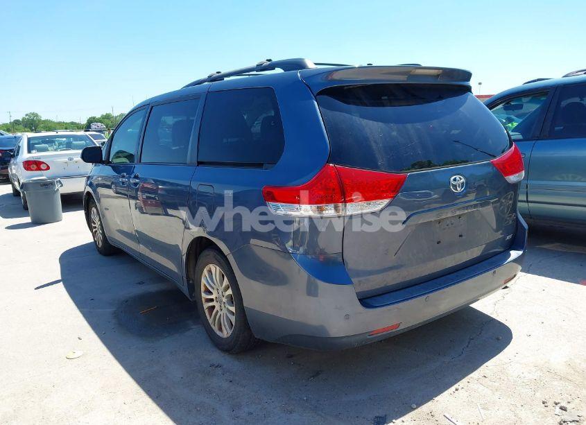 Photo 3 of 2014 Toyota Sienna XLE V6 8 PASSENGER (VIN 5TDYK3DC5ES481399)