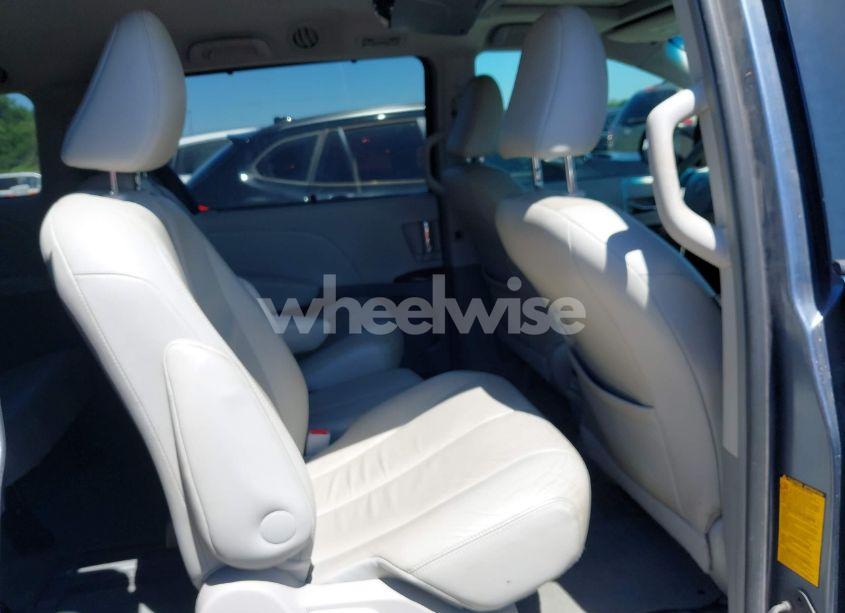 Photo 8 of 2014 Toyota Sienna XLE V6 8 PASSENGER (VIN 5TDYK3DC5ES481399)