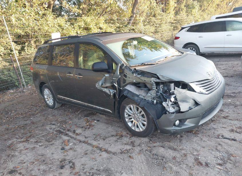 2014 Toyota Sienna XLE V6 8 PASSENGER (VIN 5TDYK3DC5ES488739) main photo