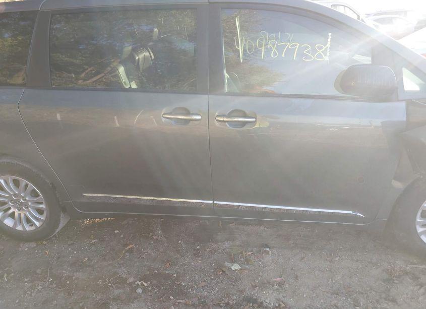 Photo 13 of 2014 Toyota Sienna XLE V6 8 PASSENGER (VIN 5TDYK3DC5ES488739)