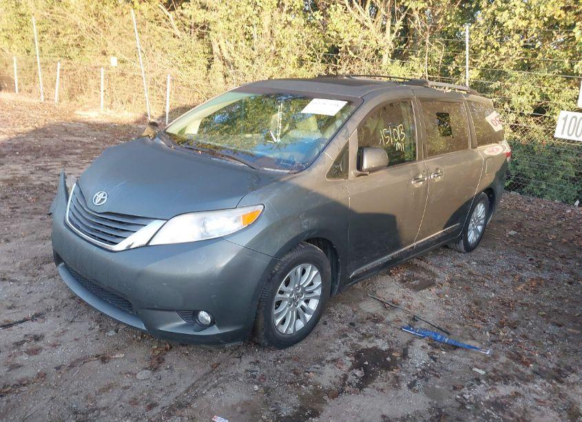Photo 2 of 2014 Toyota Sienna XLE V6 8 PASSENGER (VIN 5TDYK3DC5ES488739)