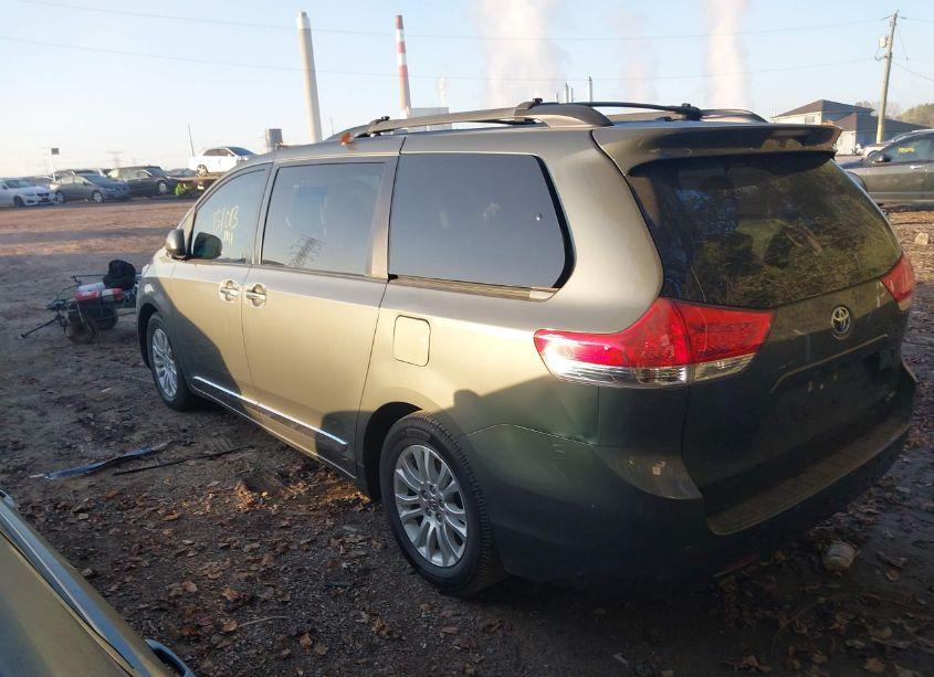 Photo 3 of 2014 Toyota Sienna XLE V6 8 PASSENGER (VIN 5TDYK3DC5ES488739)