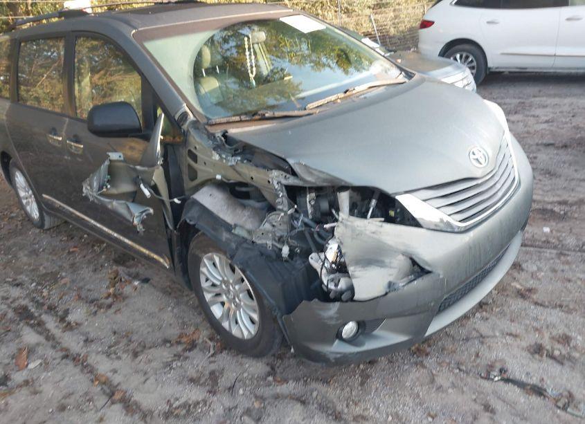 Photo 6 of 2014 Toyota Sienna XLE V6 8 PASSENGER (VIN 5TDYK3DC5ES488739)