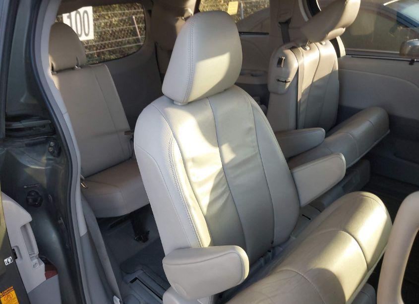 Photo 8 of 2014 Toyota Sienna XLE V6 8 PASSENGER (VIN 5TDYK3DC5ES488739)