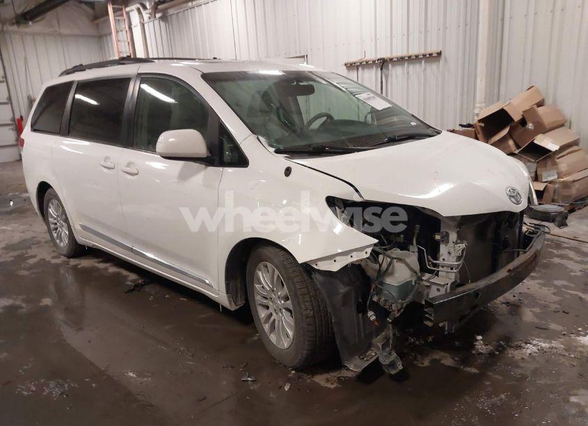 2014 Toyota Sienna XLE V6 8 PASSENGER (VIN 5TDYK3DC5ES521772) main photo