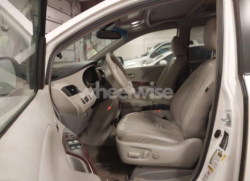 Photo 10 of 2014 Toyota Sienna XLE V6 8 PASSENGER (VIN 5TDYK3DC5ES521772)