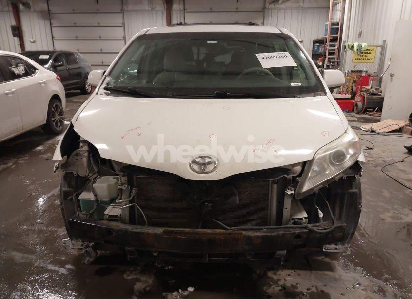 Photo 12 of 2014 Toyota Sienna XLE V6 8 PASSENGER (VIN 5TDYK3DC5ES521772)