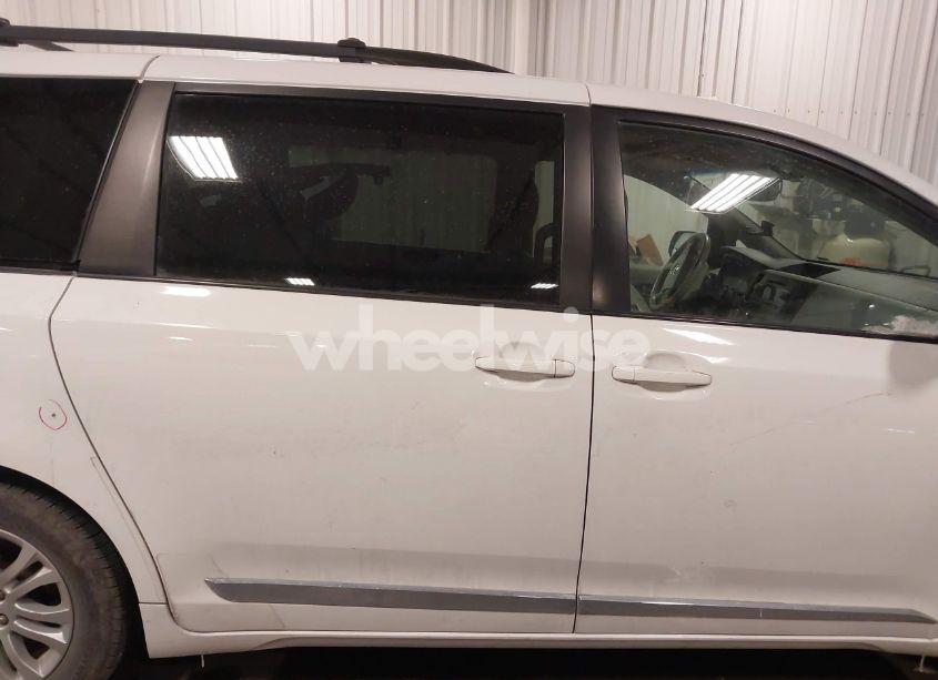 Photo 13 of 2014 Toyota Sienna XLE V6 8 PASSENGER (VIN 5TDYK3DC5ES521772)