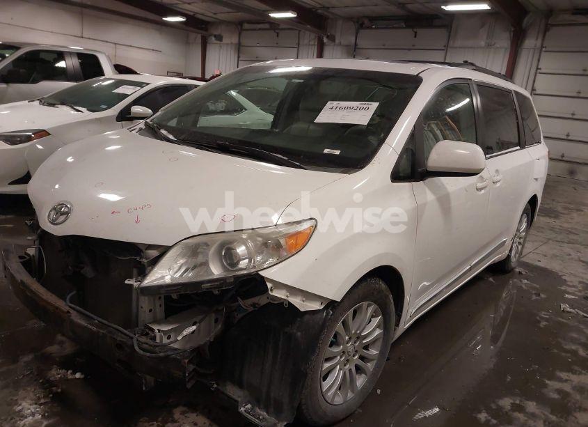 Photo 2 of 2014 Toyota Sienna XLE V6 8 PASSENGER (VIN 5TDYK3DC5ES521772)